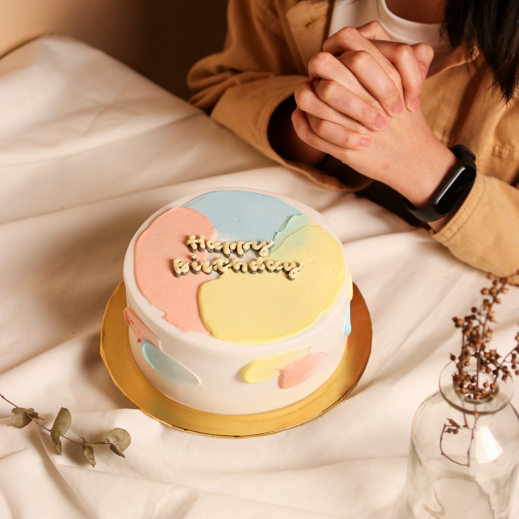 Petite Cakes for Small yet Meaningful Celebrations
