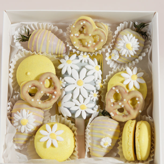 Daisy Themed Mini Dessert Giftbox - Cake Together - Online Birthday Cake Delivery