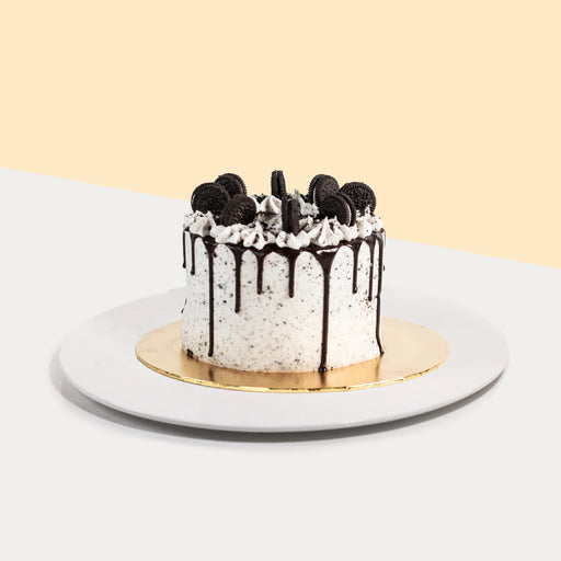 Cookies and cream cake with oreos
