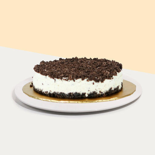 Cookies and cream chilled cheesecake