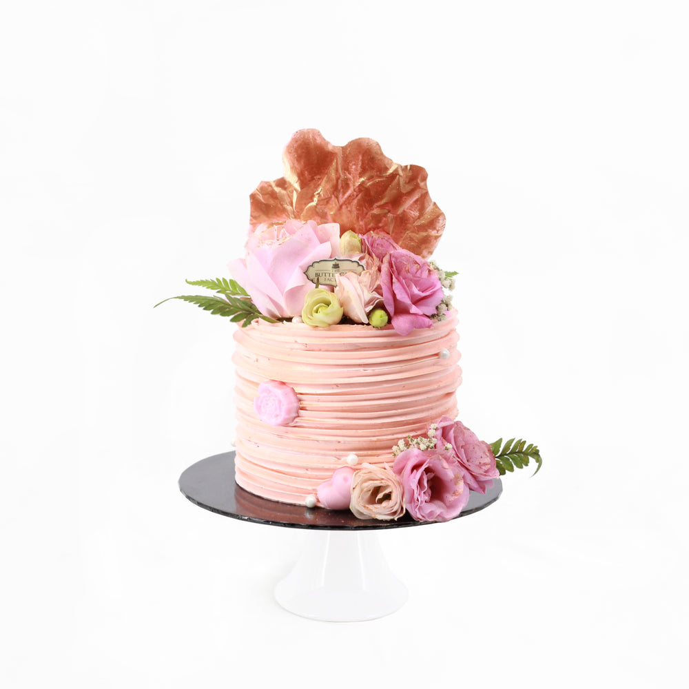 Swirly buttercream cake, decorated with fresh roses