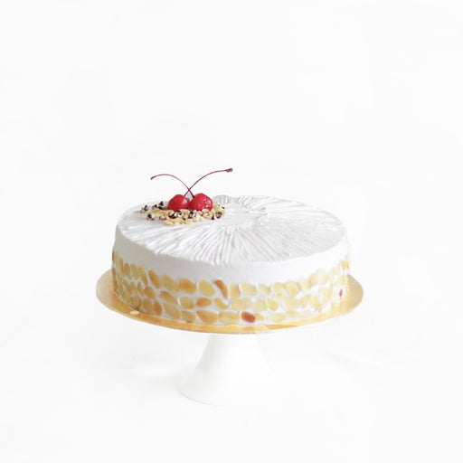 Sponge cake with fresh cream, consisting of durian flesh