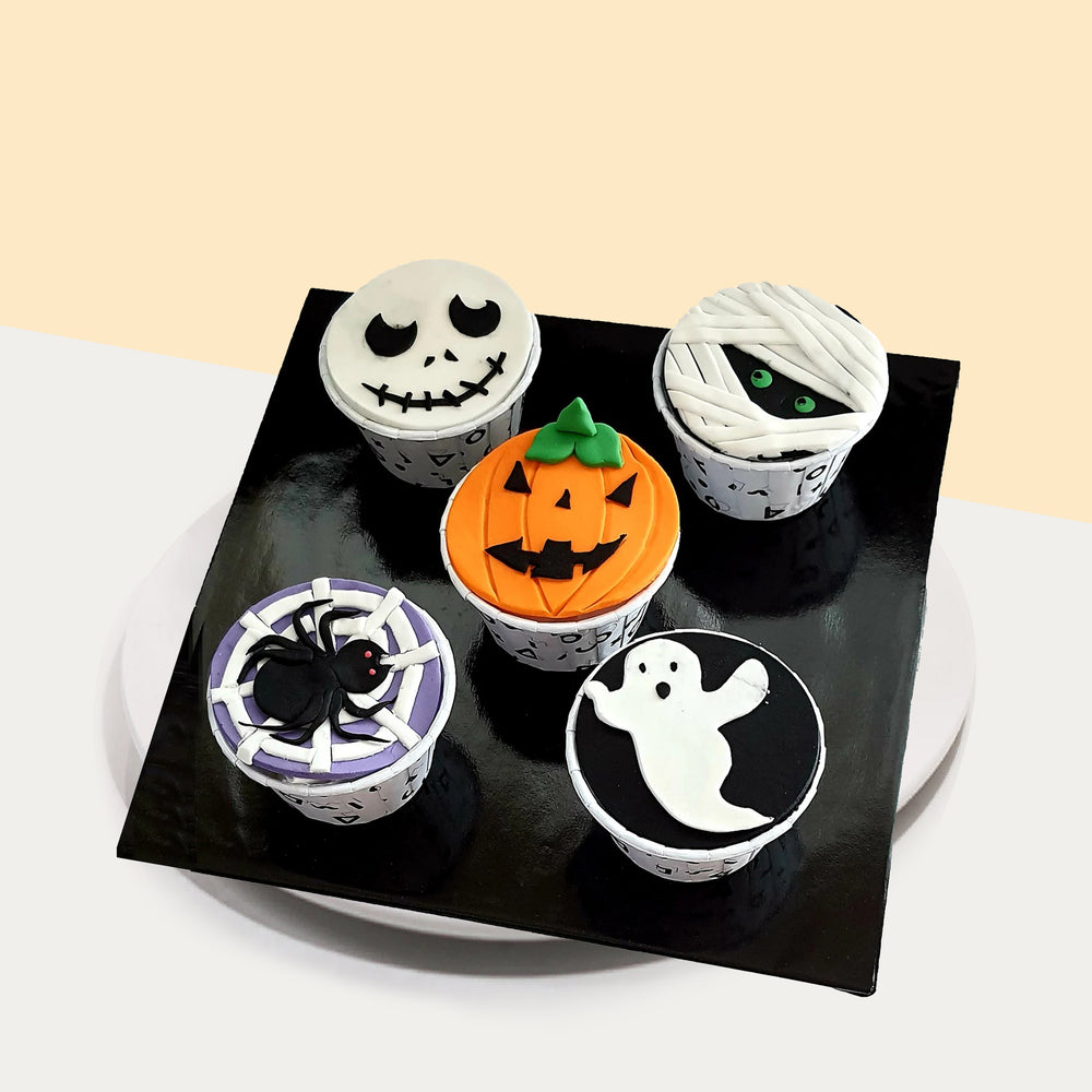 Halloween themed decorated cupcakes