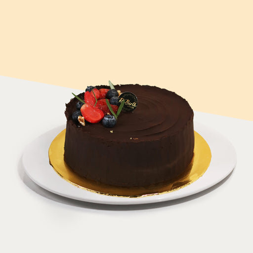 Chocolate cake with walnuts and chocolate ganache