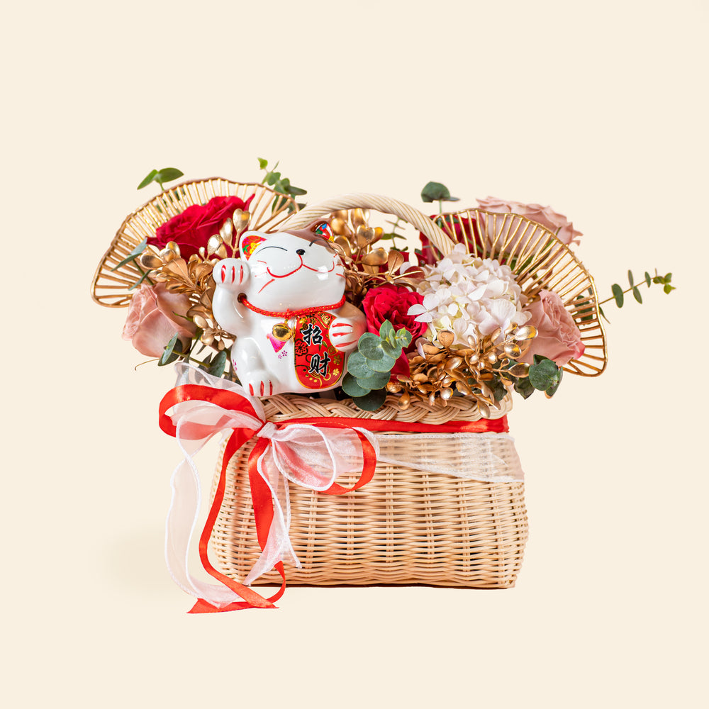 Flower basket with hydrangeas, roses, eucalyptus and a Fortune Bringing Cat 