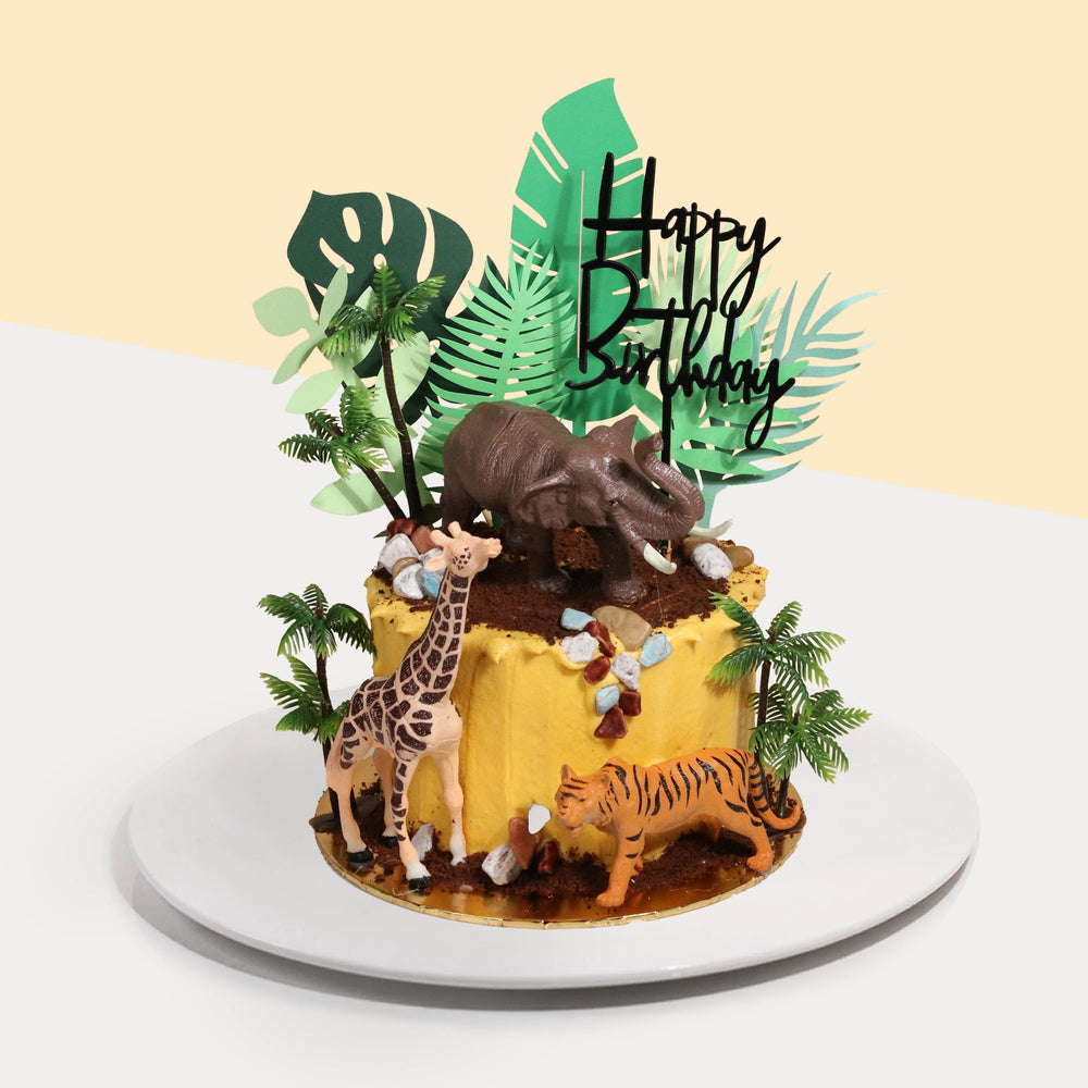 Jungle themed cake with an Elephant, Giraffe and Tiger figurine