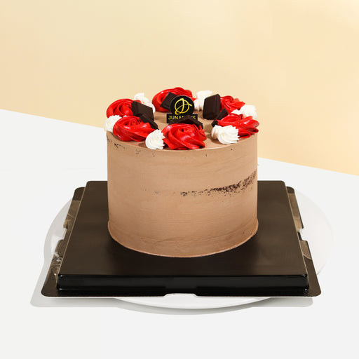 Strawberry, Vanilla and Chocolate Neapolitan Cake