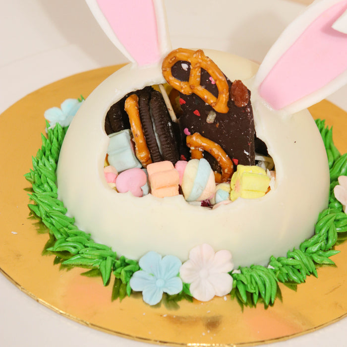 Rabbit Pinata Cake – Creme Castle